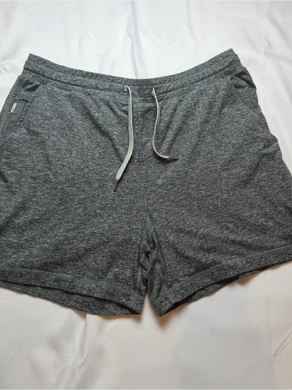 Vuori Men’s Performance Athletic Shorts Gray Heather Size Large Zip Pocket